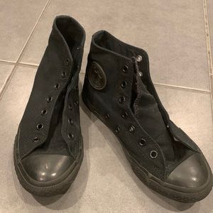 Kids Size 2.5 Preworn Black Converse hi tops. Great condition.